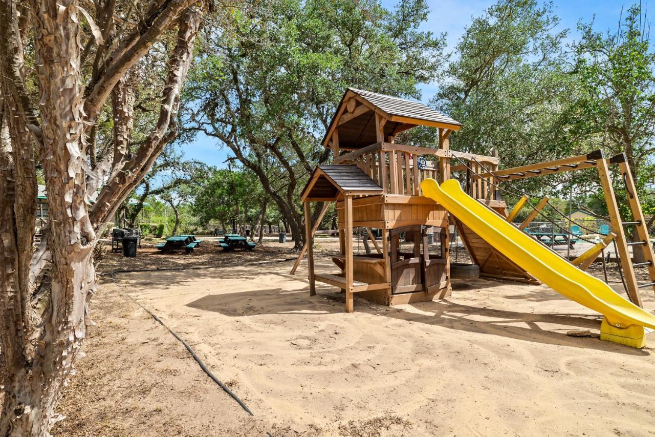 The Claire Hotel Canyon Lake Exterior foto